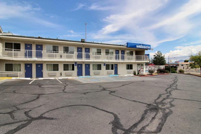 Hotel Super 8 Albuquerque/Midtown Exterior foto